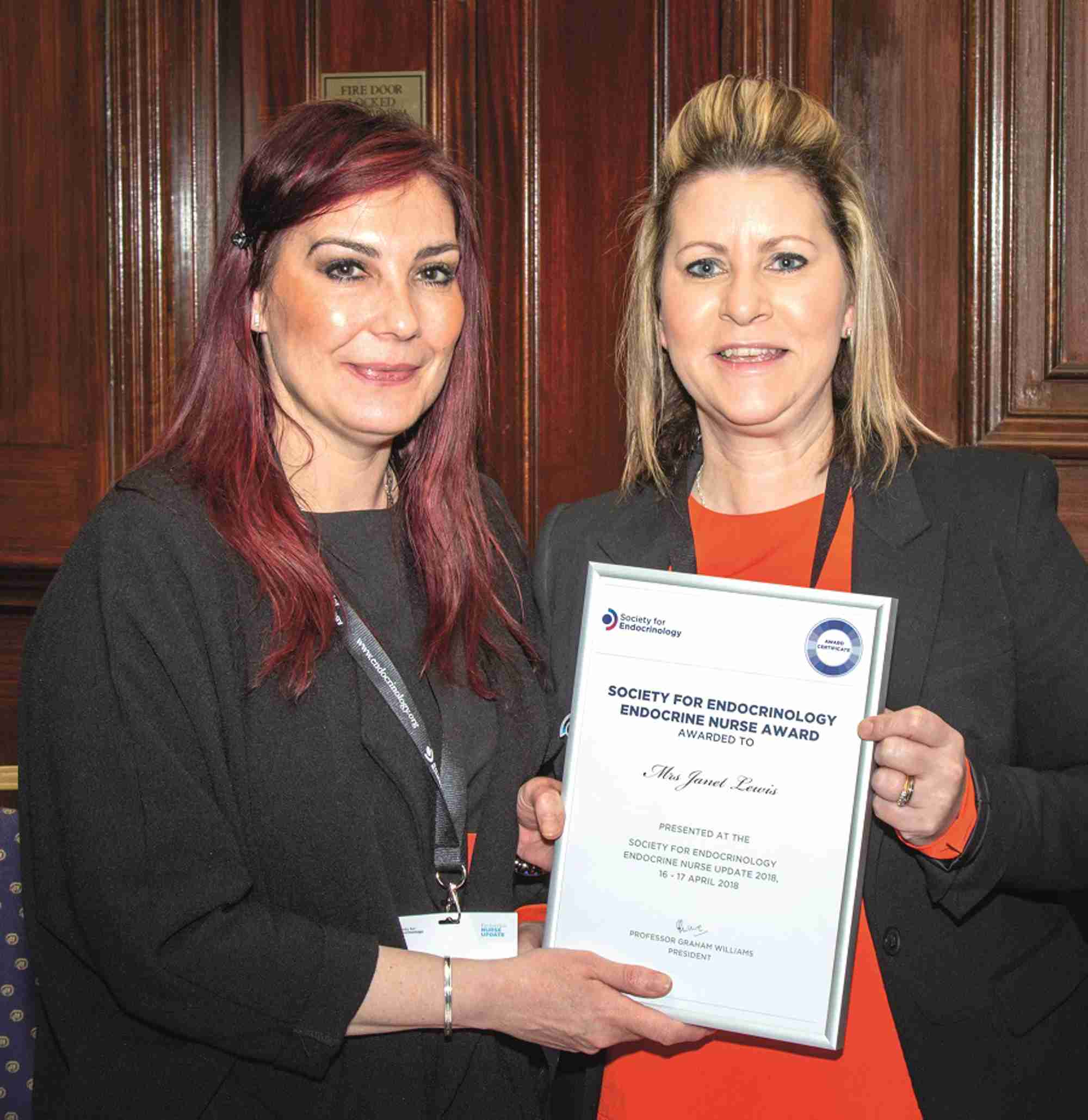 Janet Lewis (right) receives her award from Lisa Shepherd at Endocrine Nurse Update in Birmingham