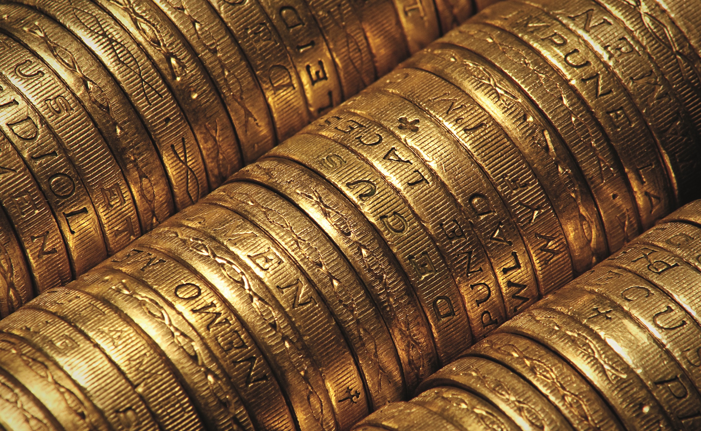 p18 British pound coins lined up - Shutterstock - open use.jpg
